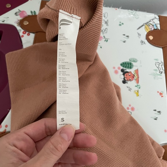 Fabletics stretchy bicycle lounge shorts small I - Picture 2 of 4